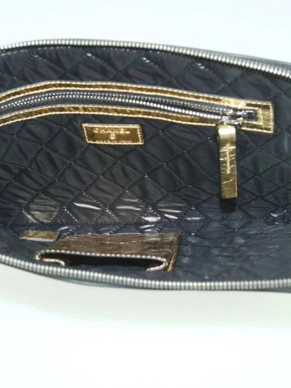 CHANEL Clutch Bag Metallic Leather Gold A82164 CC Auth 38172SAV